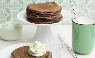 Grâce à l'utilisation d'une farine spéciale, la crêpe peut-être déjà parfumée au chocolat.